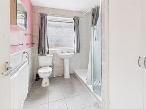 Shower room- click for photo gallery